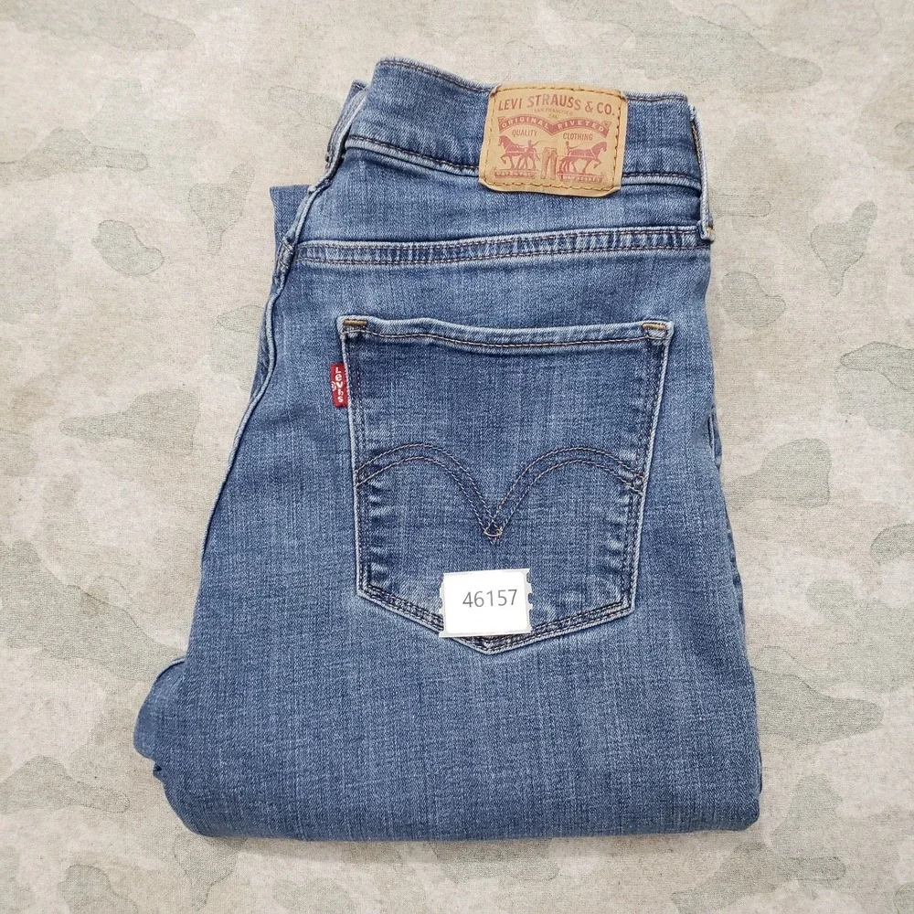 Levi's Jeans Womens 28 Blue Pockets Classic Straight Denim Medium Wash - Picture 13 of 13
